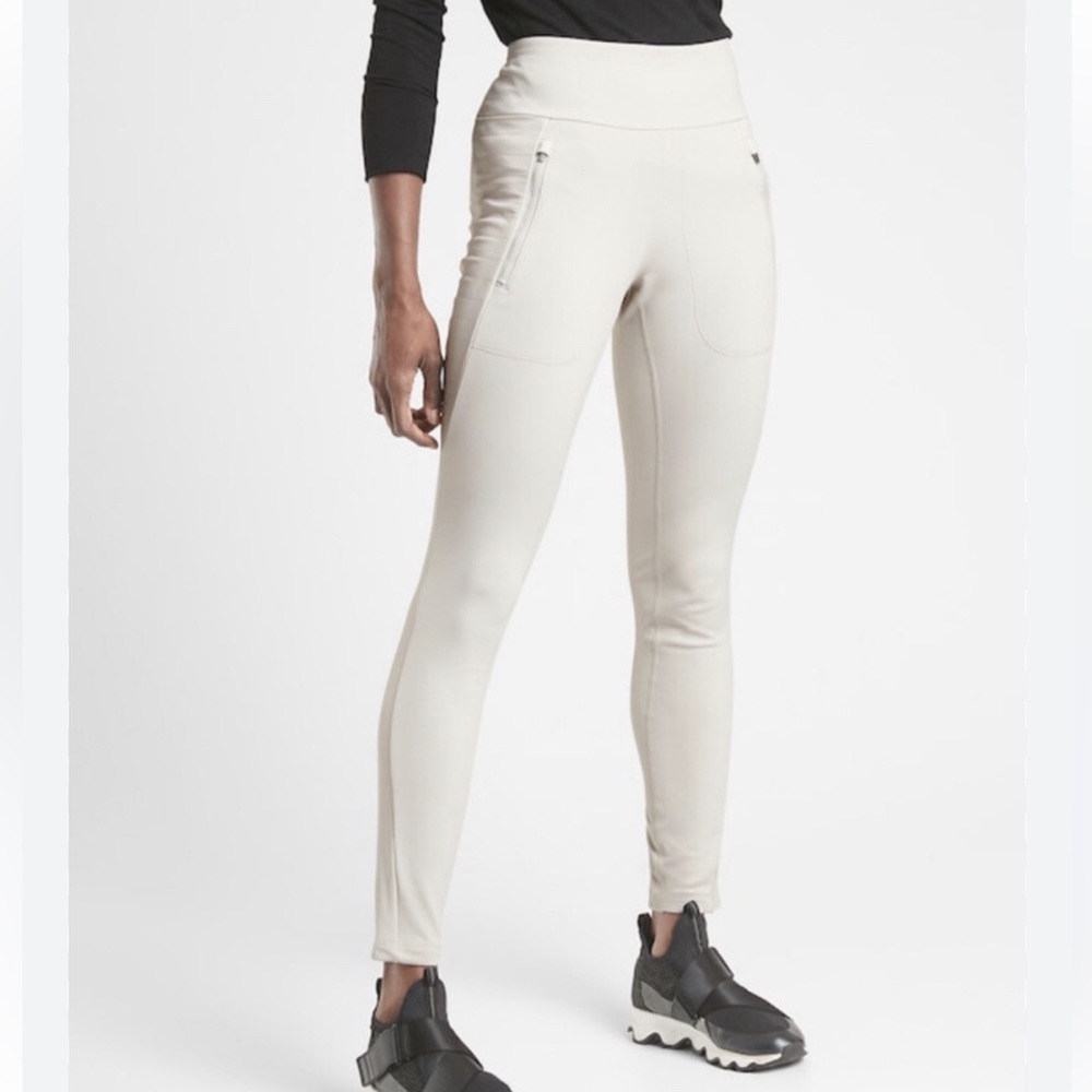 Athleta Peak Hybrid Stretch Fleece Leggings in Birch Grey, Size Medium